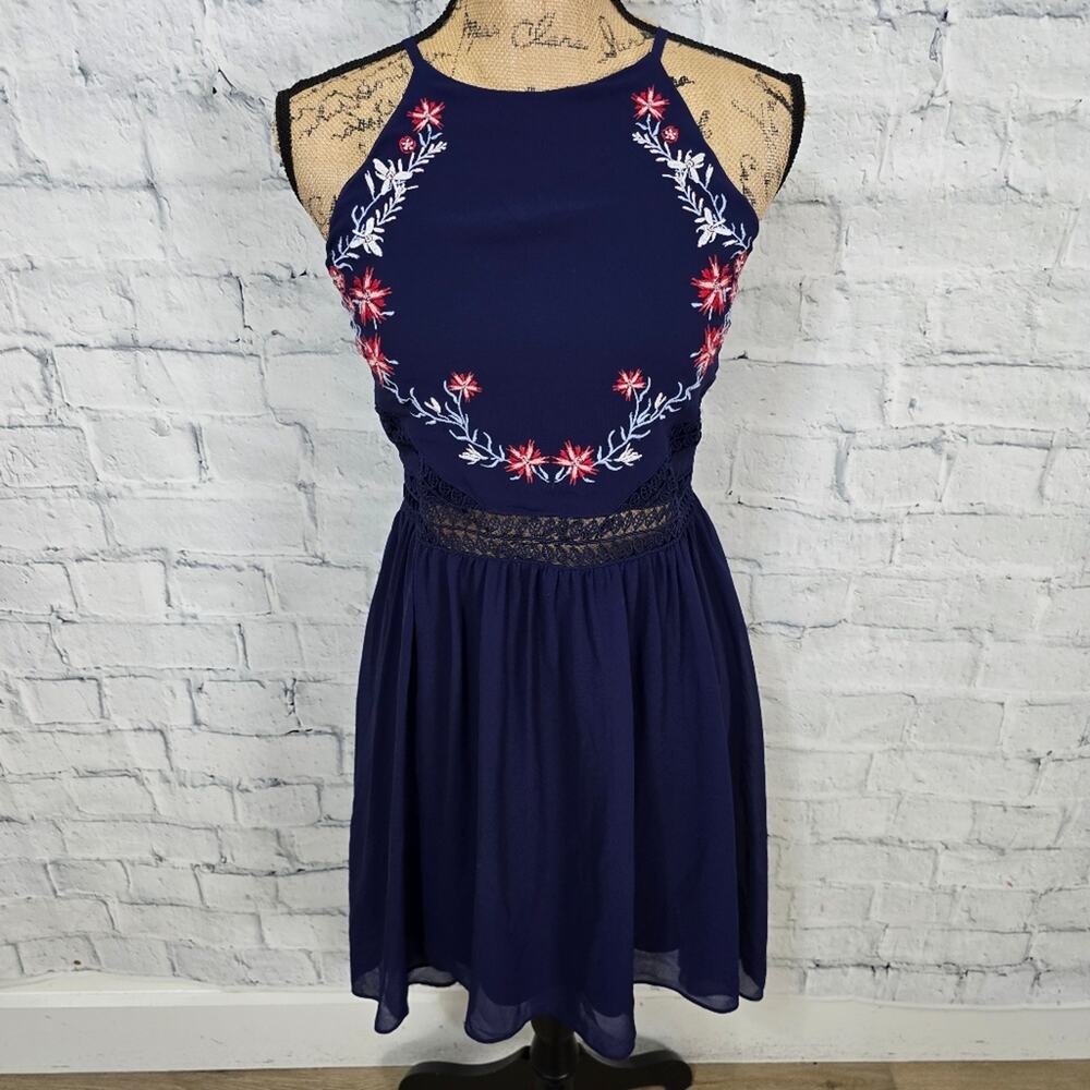 In Girl Jr Mini Dress Sz 16 Blue Embroidered Sleeveless A14